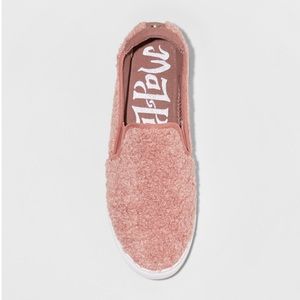 Mad Love Pink Kam Sherpa Twin Gore Sneakers - sz 9